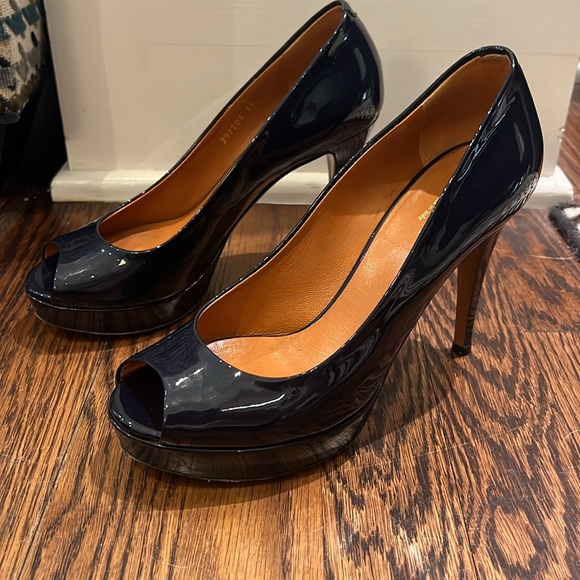 Gucci Vernice Crystal Peep Toe Platform Pump - Picture 2 of 12
